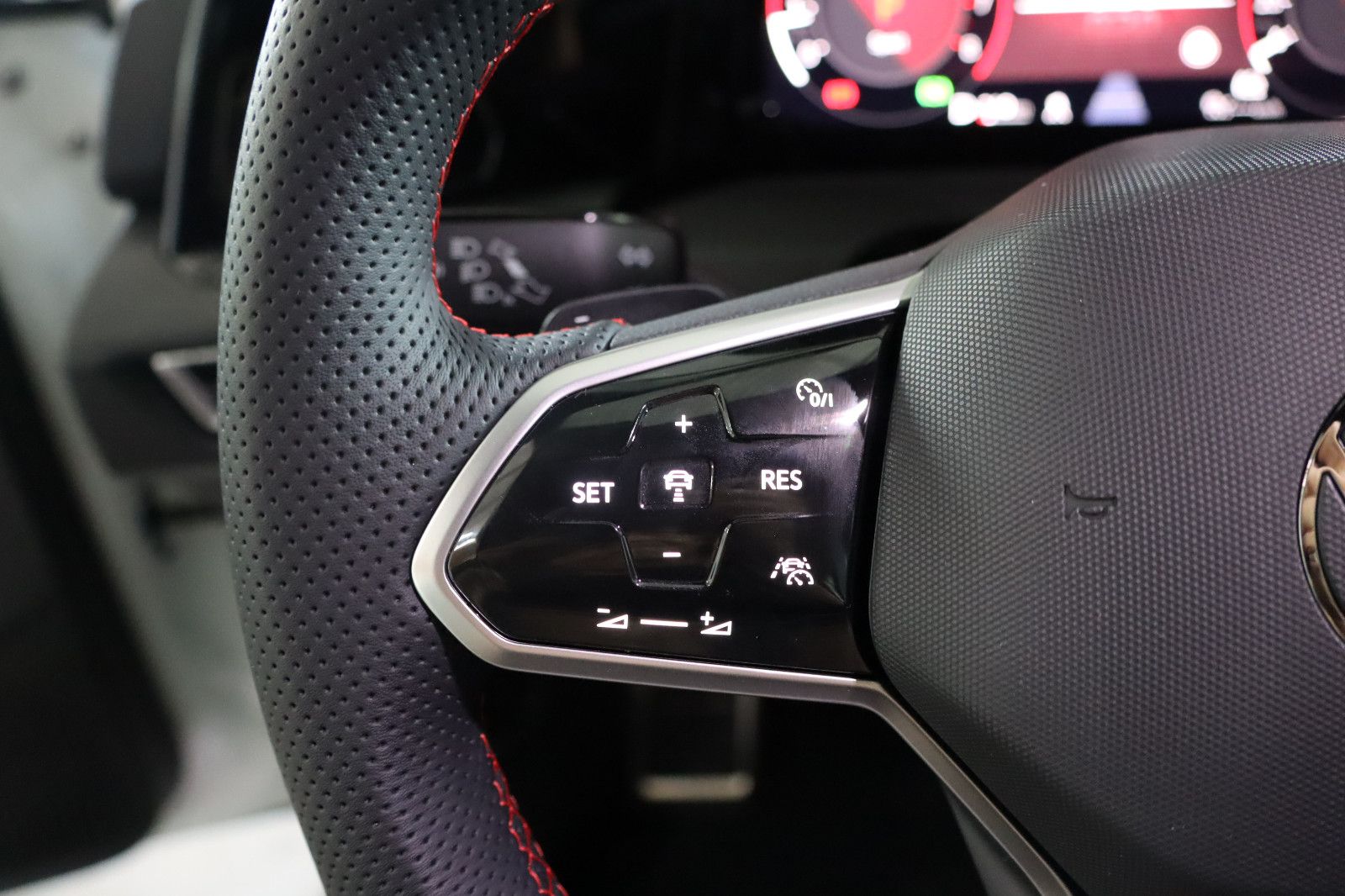 Fahrzeugabbildung Volkswagen Golf VIII GTI DSG ACC DAB LED-Plus Navi Keyless