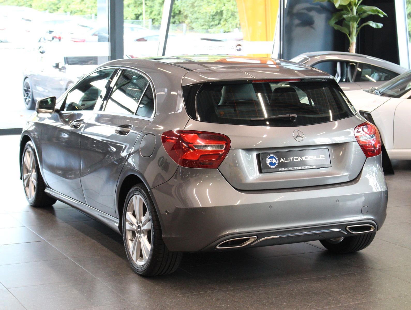 Fahrzeugabbildung Mercedes-Benz A 200 BlueEfficiency Urban 2. Hand*LED*Pano