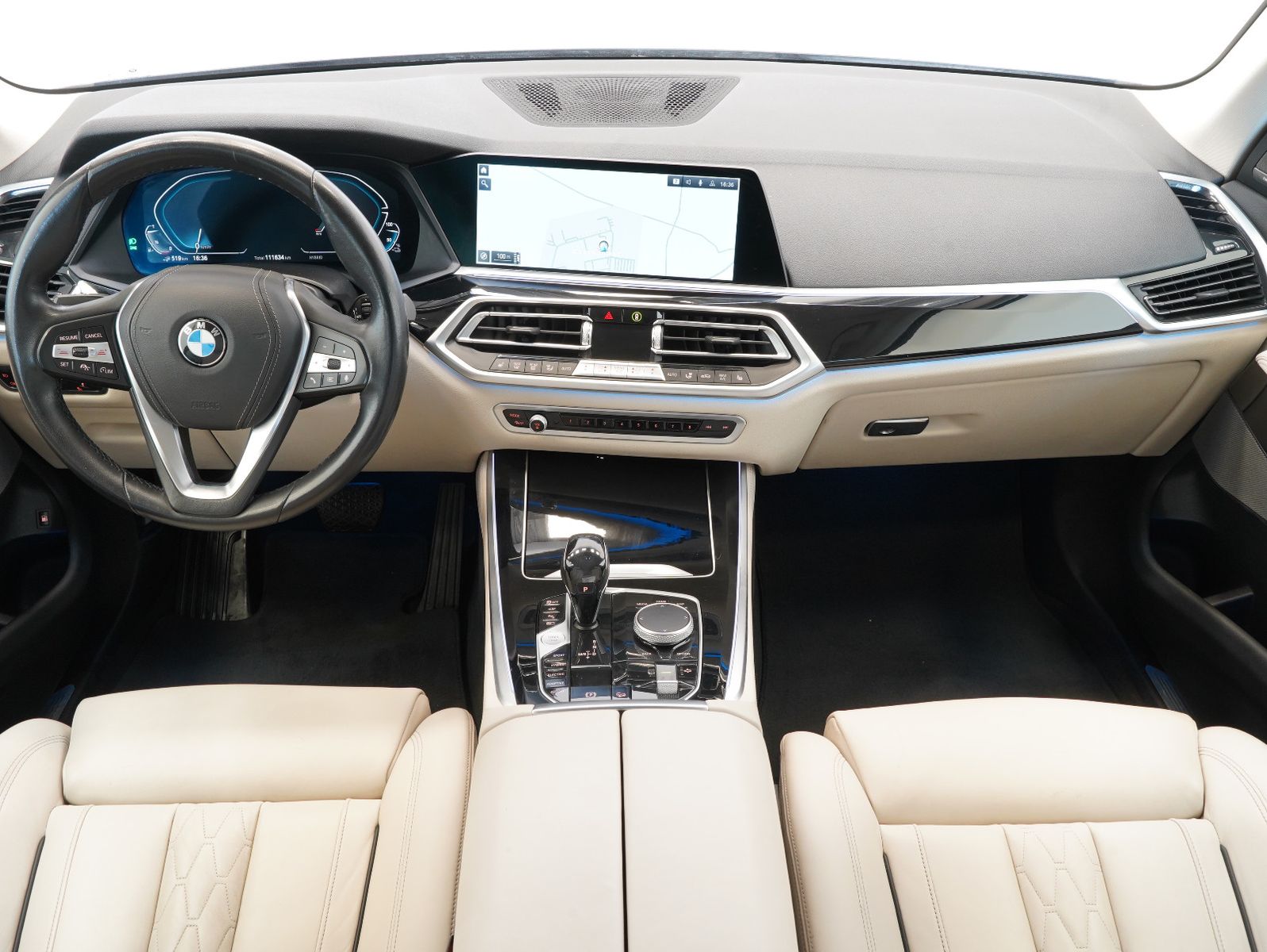 Fahrzeugabbildung BMW X5 xDrive 45 e INDIVIDUAL/MERINO/GESTIK/360°/AHK