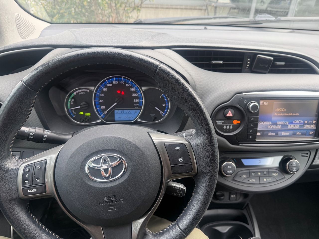 Toyota Yaris 1.5 Hybrid 5 porte Premiere imagem 2