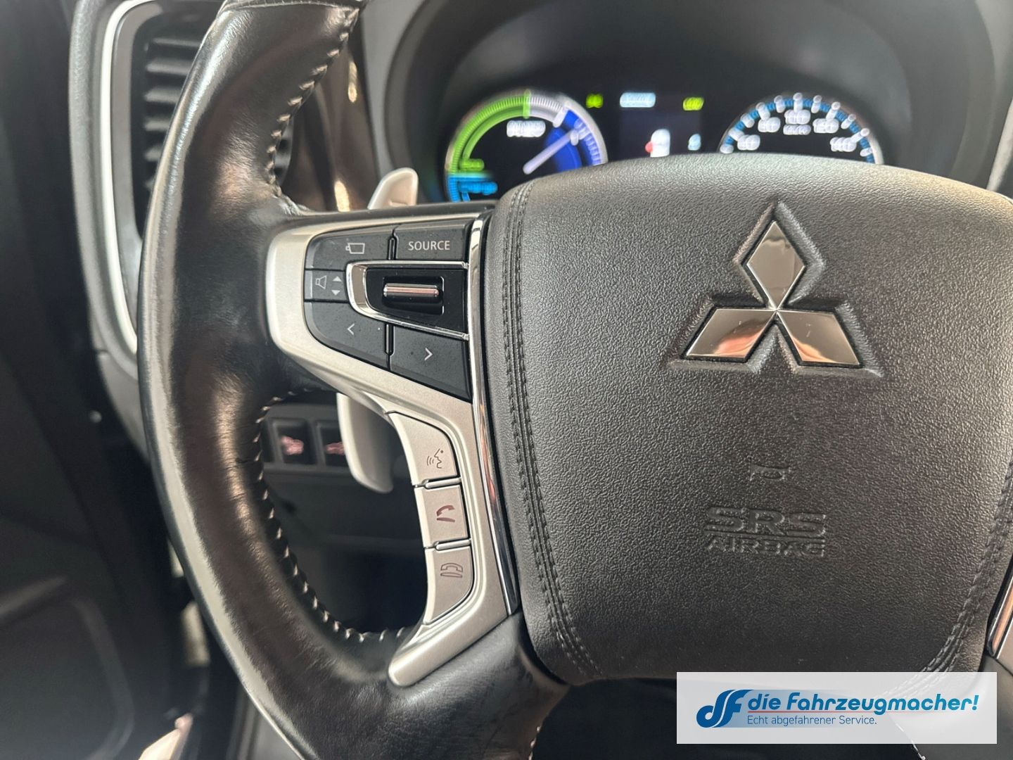 Fahrzeugabbildung Mitsubishi Outlander PHEV Plus 4WD StandHZG LED ACC El. Hec