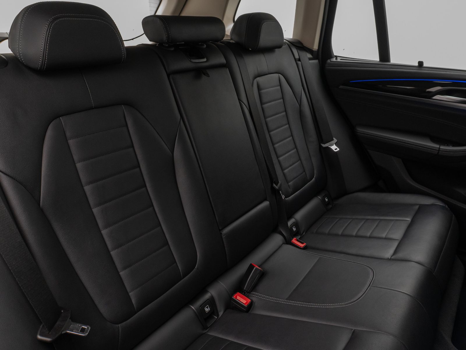 Fahrzeugabbildung BMW X3 xD30d LuxuryLine 360°HUD DAB HiFi AHK Komfort