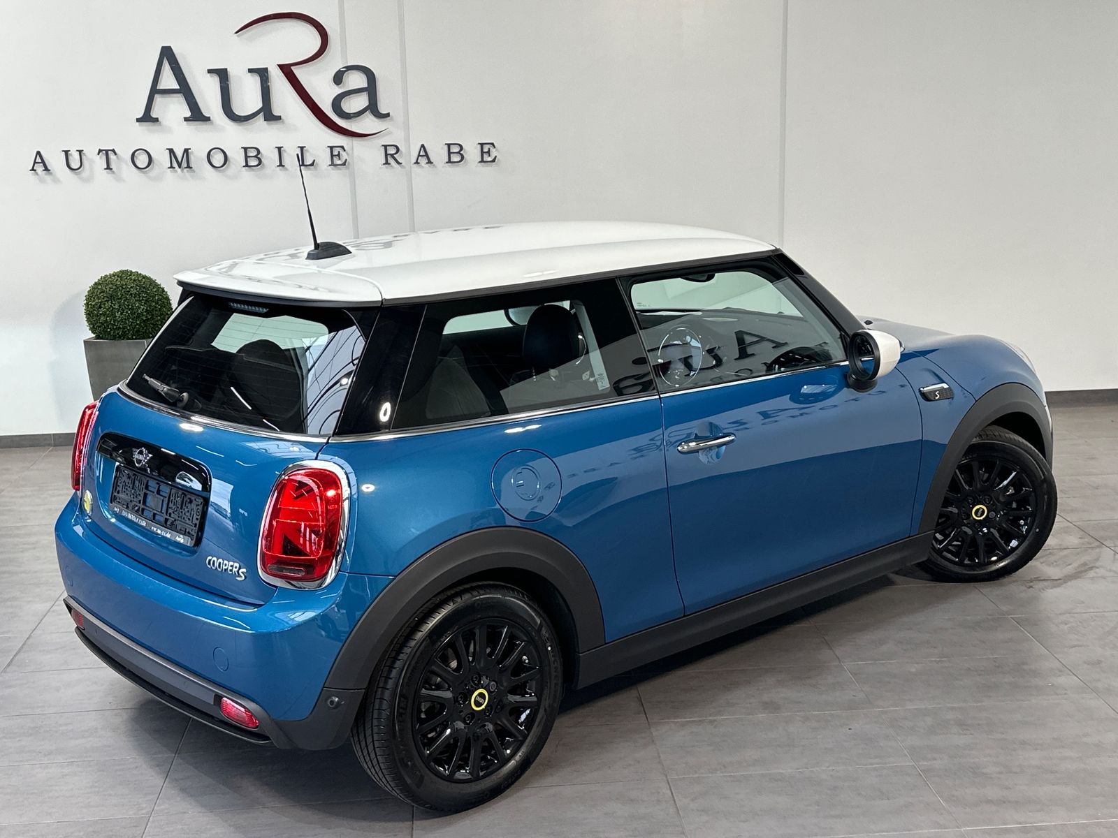 Fahrzeugabbildung MINI Cooper SE Classic Trim NAV+LED+SHZ+KEYLESS