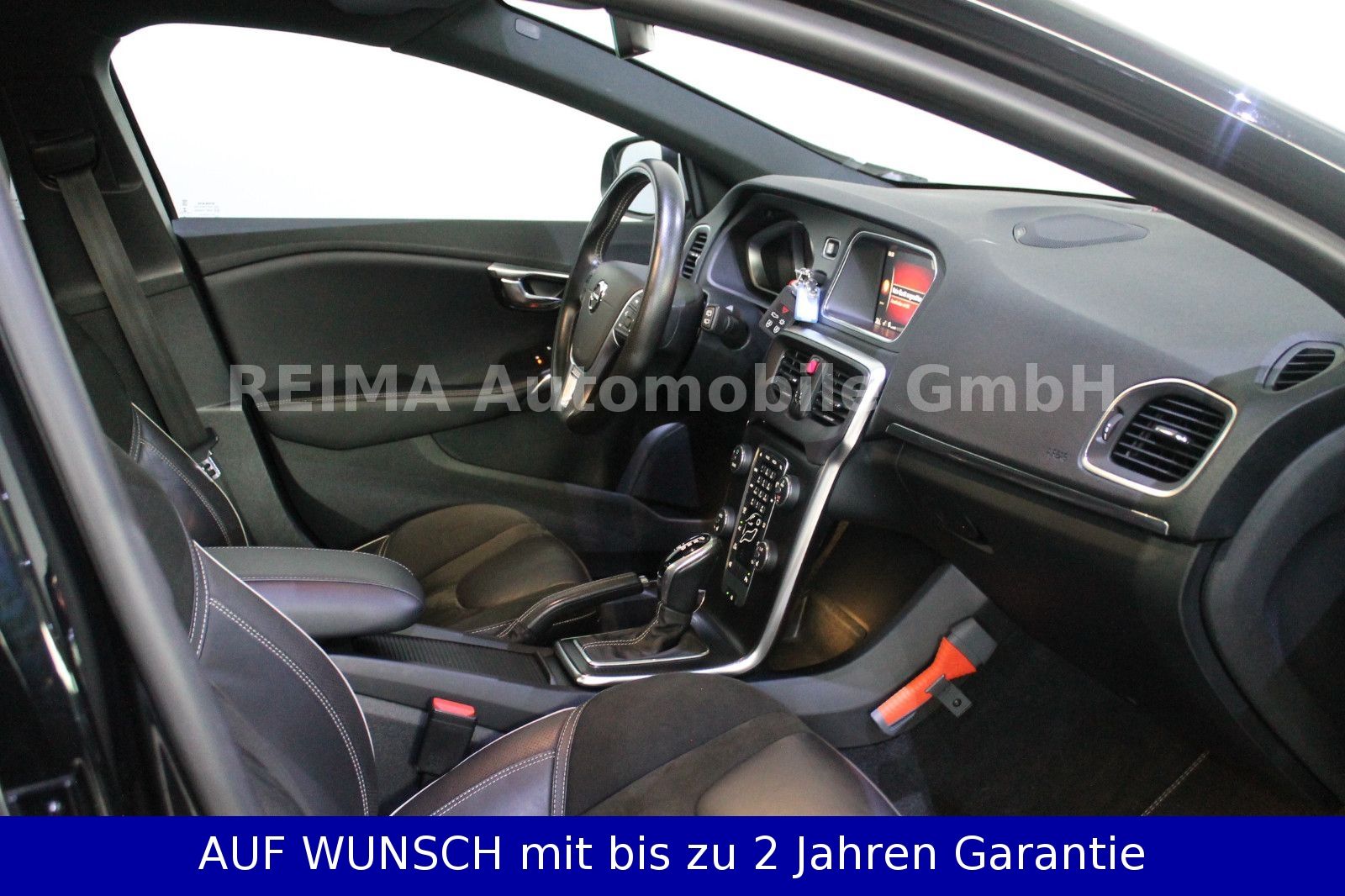 Fahrzeugabbildung Volvo V40 2,0D  R-Design, Pano, LED, H&K
