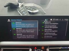 Fahrzeugabbildung BMW 330eA Lim. Advantage Navi LED SiHz PDC RFK DAB