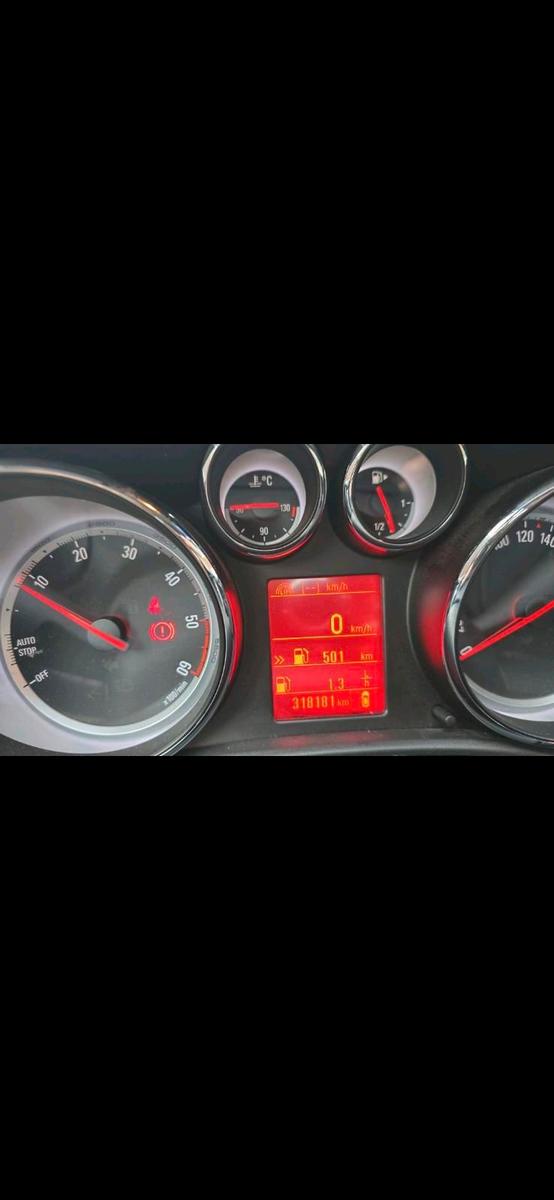 Opel Astra 2013 — photo 7