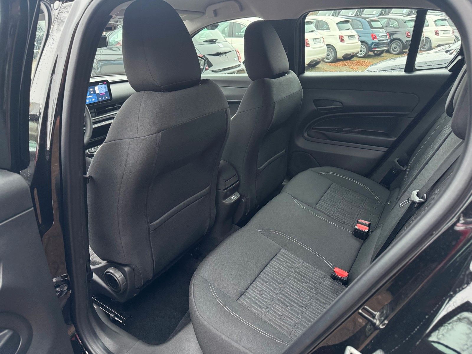 Fahrzeugabbildung Fiat 600 1.2 BUSINESS EDITION NAVI SITZHEIZUNG KLIMA