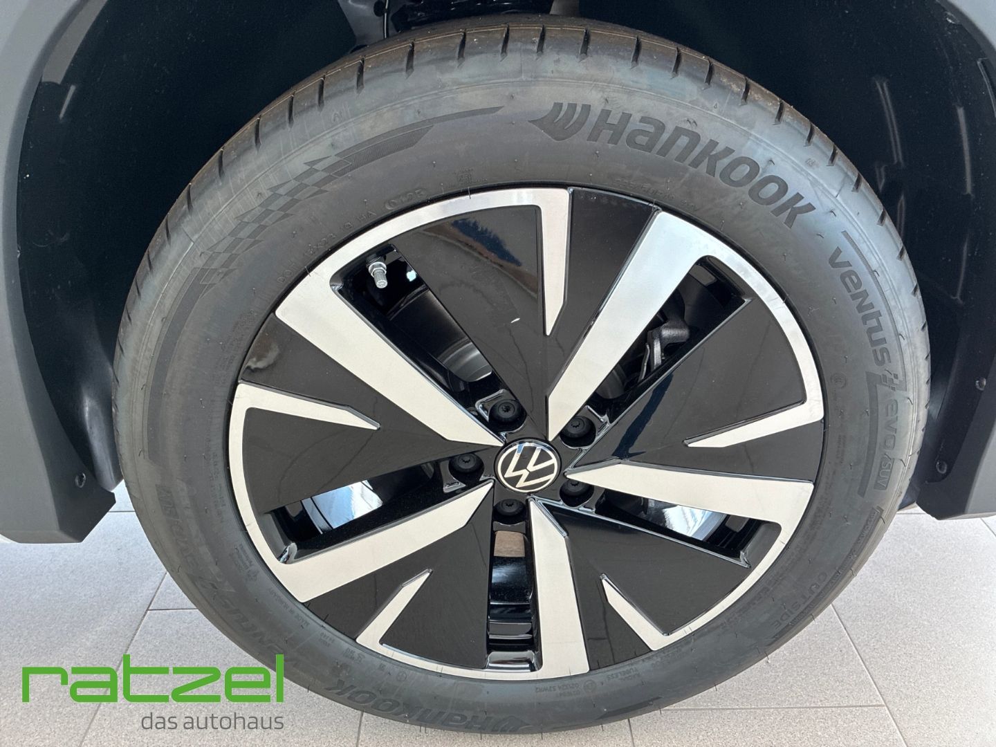 Fahrzeugabbildung Volkswagen Tayron ELEGANCE 1.5 TSI DSG 7-Sitzer+8-fach+NAVI