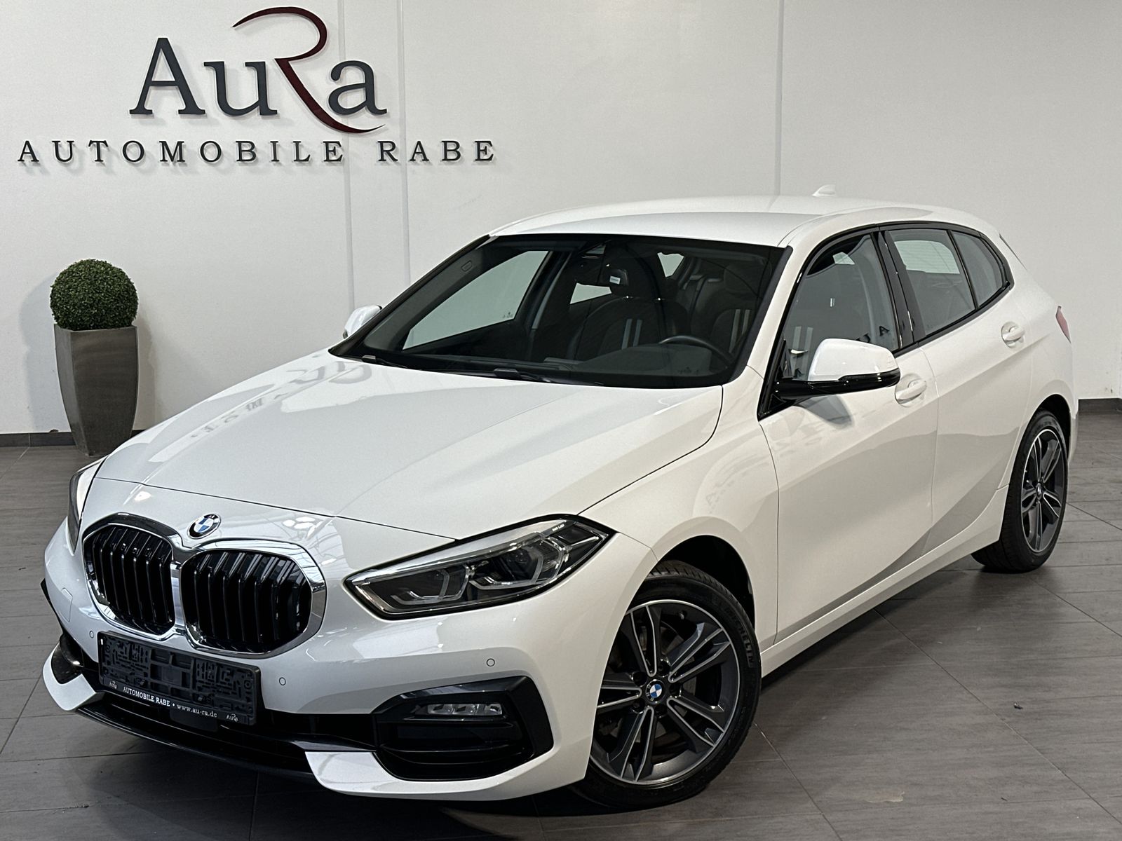 Fahrzeugabbildung BMW 118d Aut. Sport-Line NAV+LED+AHK+PDC+17ZOLL+2HD