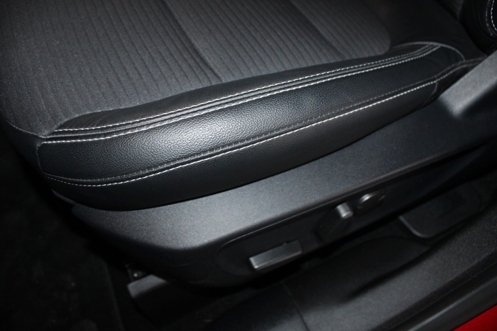 Fahrzeugabbildung Ford Kuga PHEV Titanium X ACC AHK HUD LED Cam WinterP