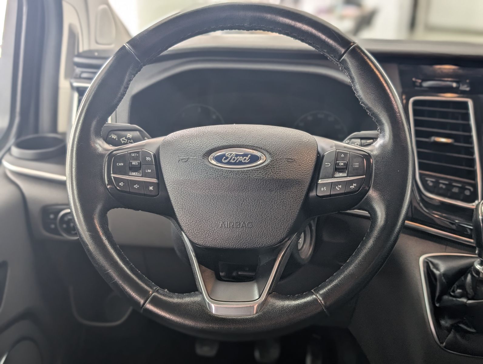 Fahrzeugabbildung Ford Tourneo Custom 320 L2LEDER KAM LED ZHZ 2x KLIMA