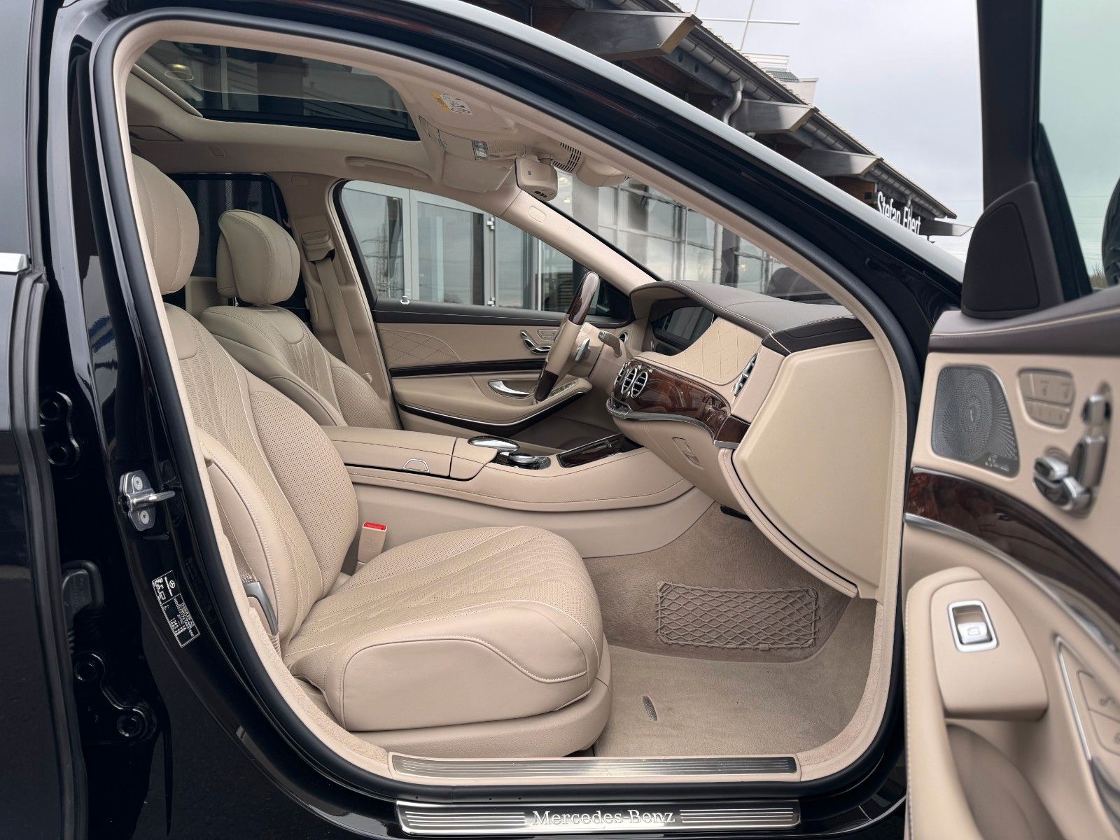 Fahrzeugabbildung Mercedes-Benz S 600 L Chauffeur+Nachtsicht+Pano+HUD+360