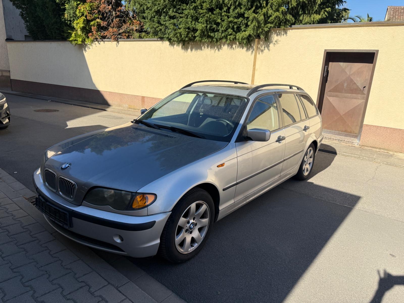 BMW 316 2004 — rear view