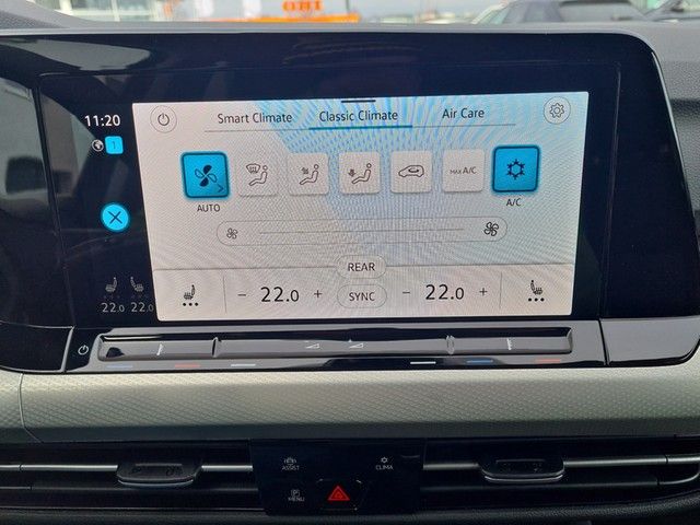 Fahrzeugabbildung Volkswagen Golf VIII TSI Move LED AID RFK SH LM