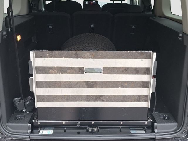 Fahrzeugabbildung Opel Combo Life E Ultimate XL Rollstuhlgerecht