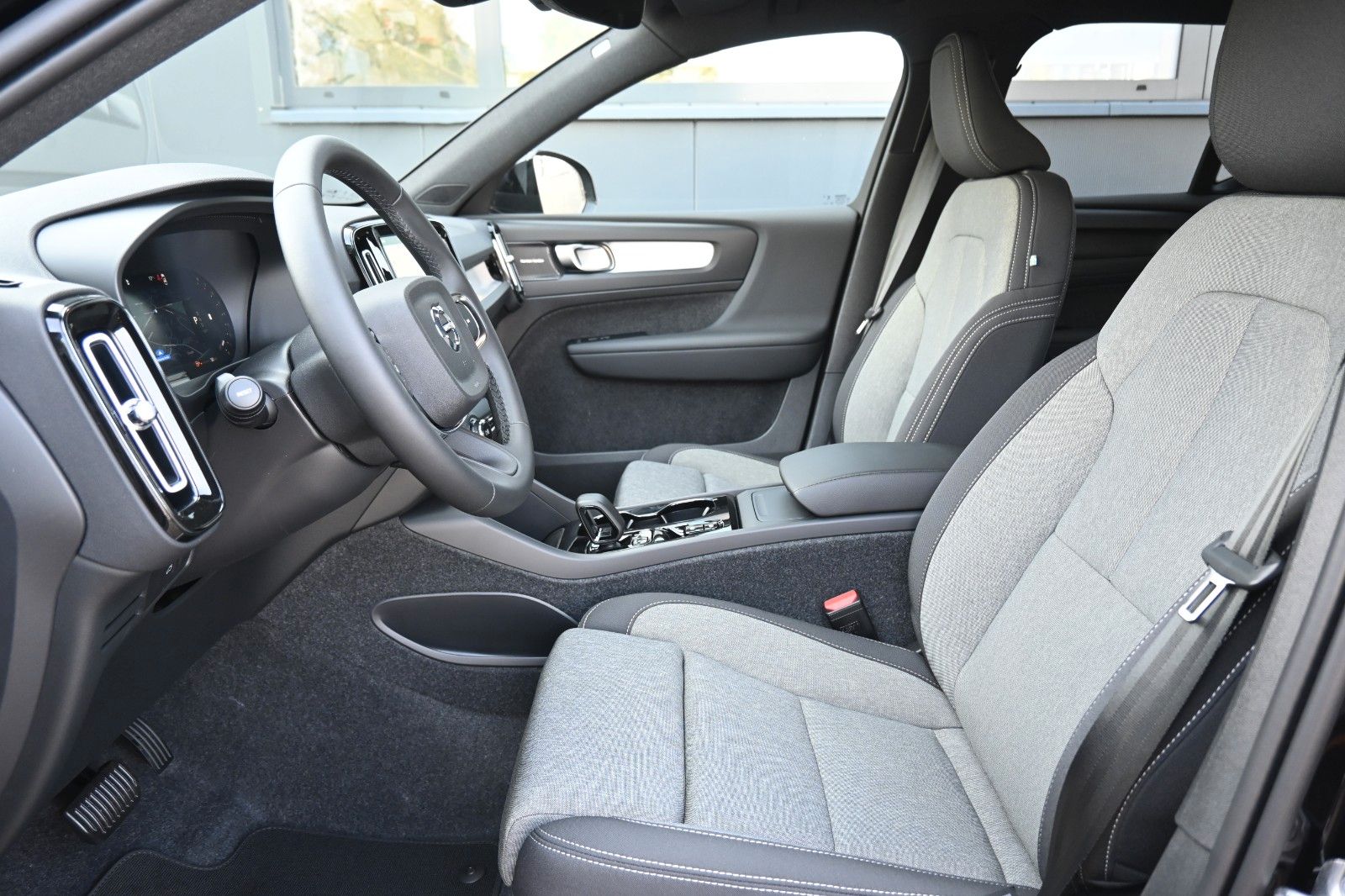 Fahrzeugabbildung Volvo XC40 B3 DSG Plus Black Edition*LED*ACC*360°*AHK*