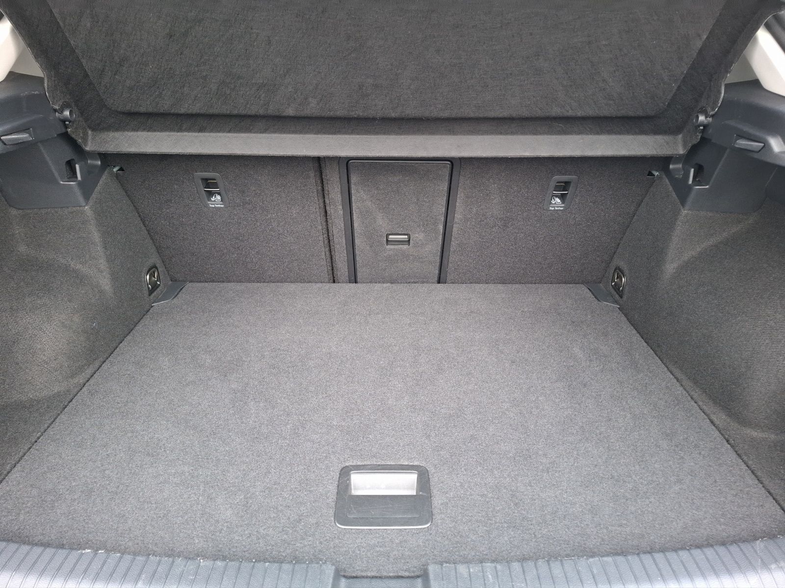 Fahrzeugabbildung Volkswagen T-Roc TSI Life LED Navi AID Park-Assist SH LM