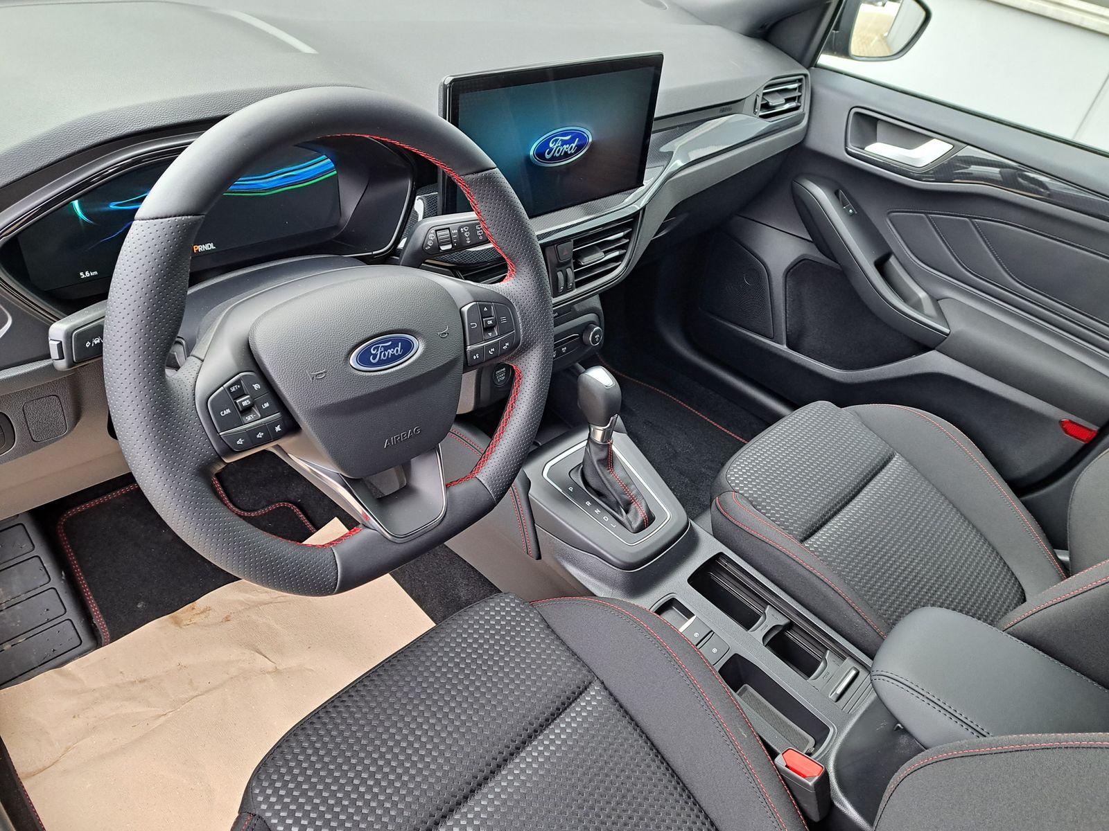 Fahrzeugabbildung Ford Focus ST-Line X 1.0 EB WINTERPAKET UPE: 40.200 €