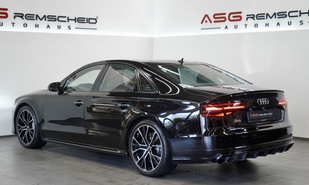 Audi S8