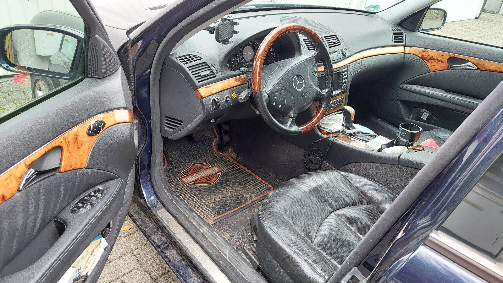 Mercedes-Benz E500 2005 — photo 11