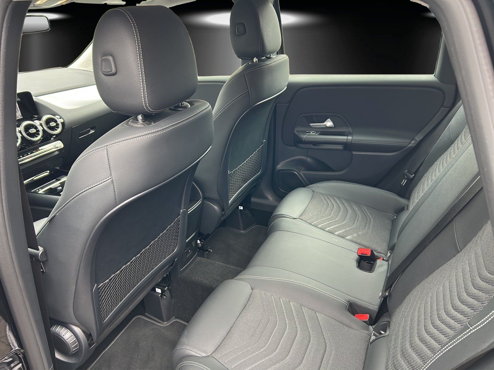 Fahrzeugabbildung Mercedes-Benz B 250 e Style LED Business AHK AdvancedMBUX