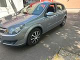 Opel Astra  1.6 - Opel Astra aus 2005: Kombi