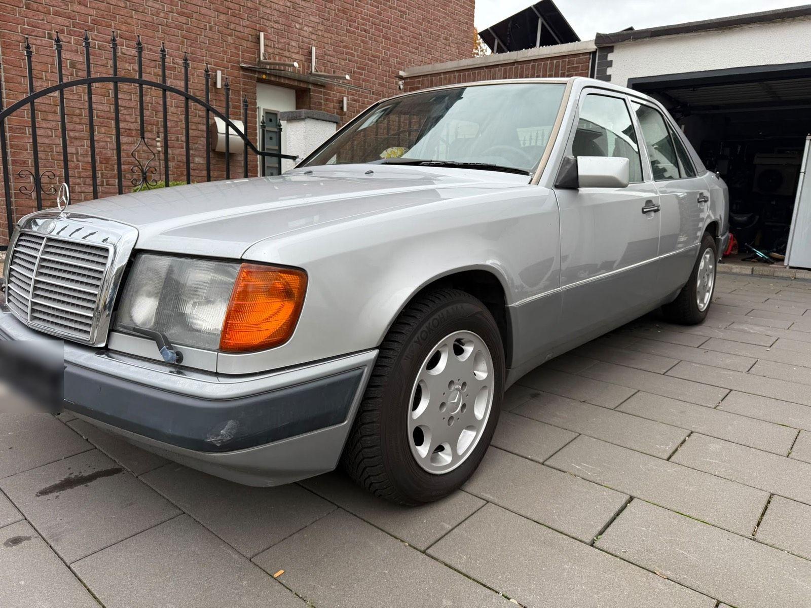 Mercedes-Benz E 230