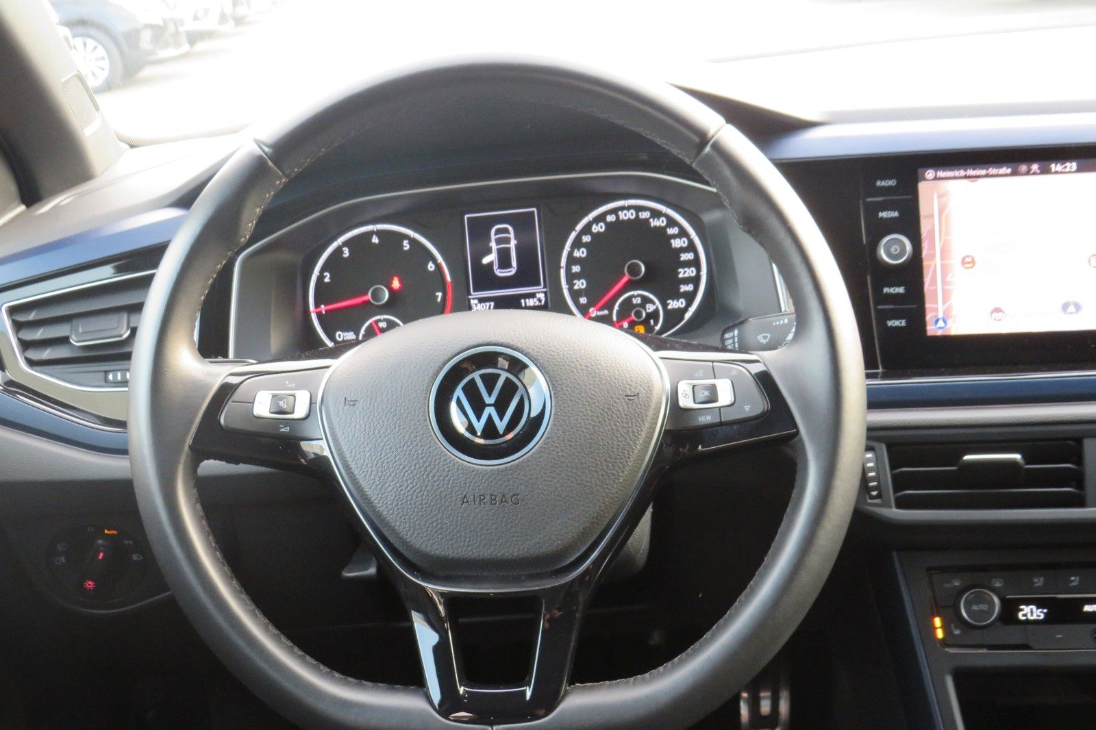 Fahrzeugabbildung Volkswagen Polo United KAMERA SITZH. NAVI KEYLESS APP-CON 1