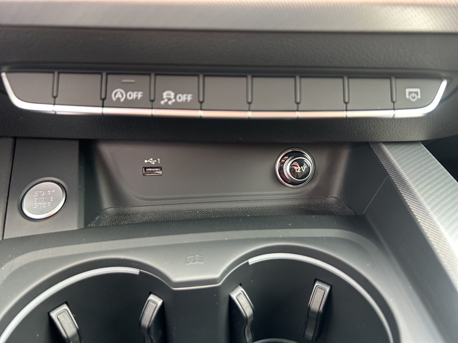 Fahrzeugabbildung Audi A4 Avant TFSI MATRIX B&O DAB