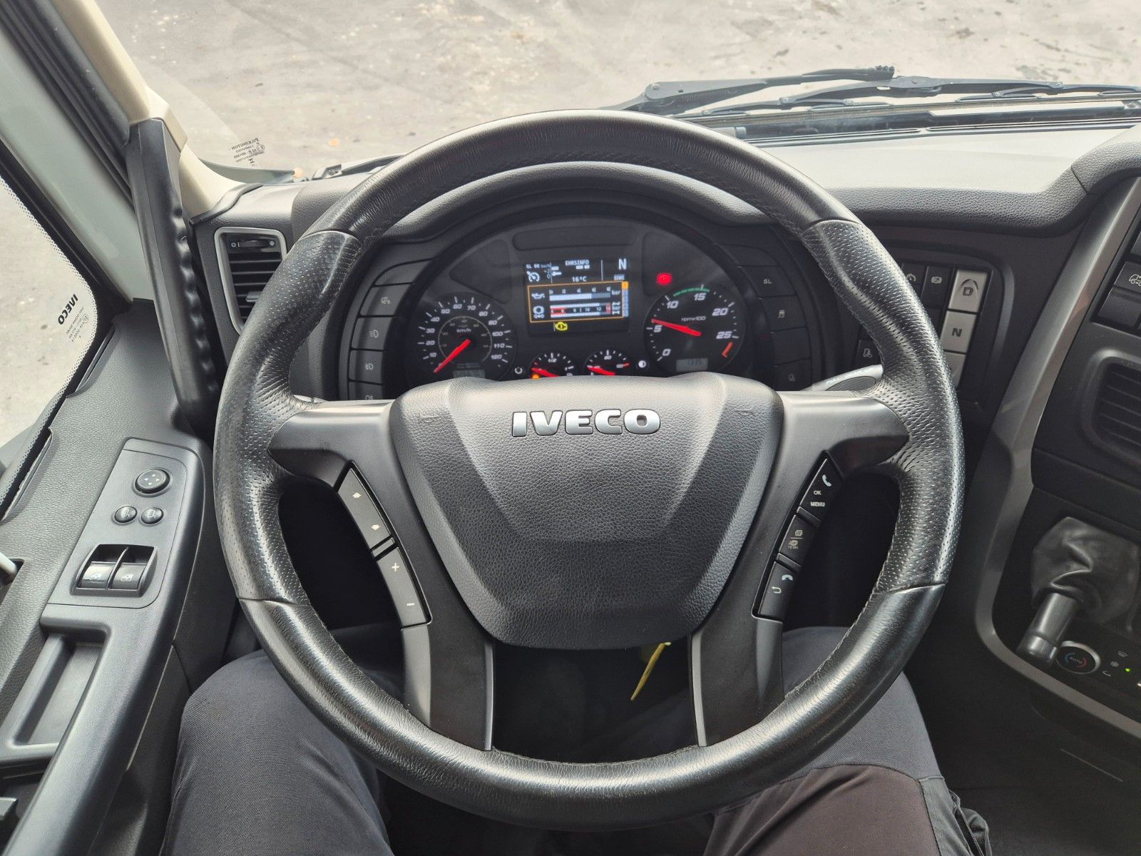 Fahrzeugabbildung Iveco Stralis 460NP LNG Standklima Xenon 3 Stück