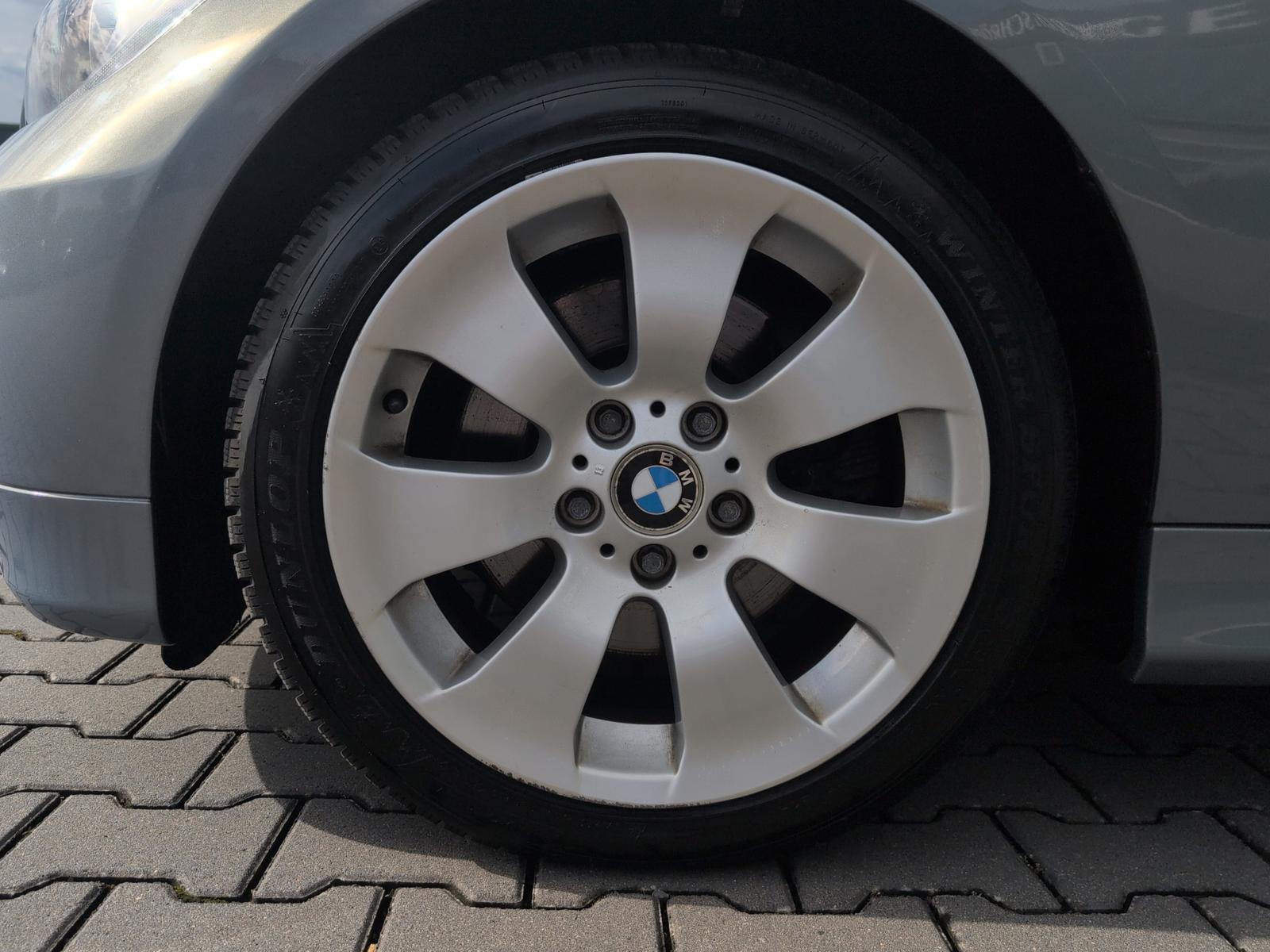 BMW 330xi Touring 258 ch 6 cylindres xDrive • Boîte auto • Toit pano • Xénon • Attelage