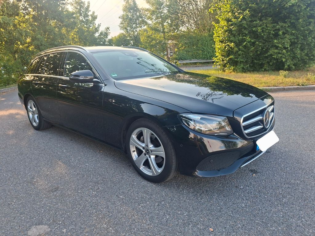 Image of Mercedes-Benz E 220