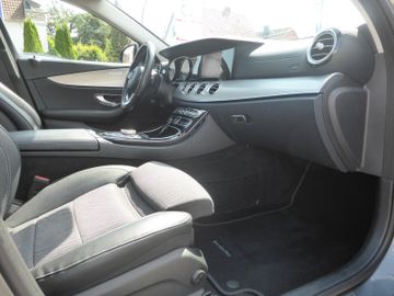 Mercedes-Benz E-Klasse E 250 T Avantgarde AHKNaviR-KamLEDG