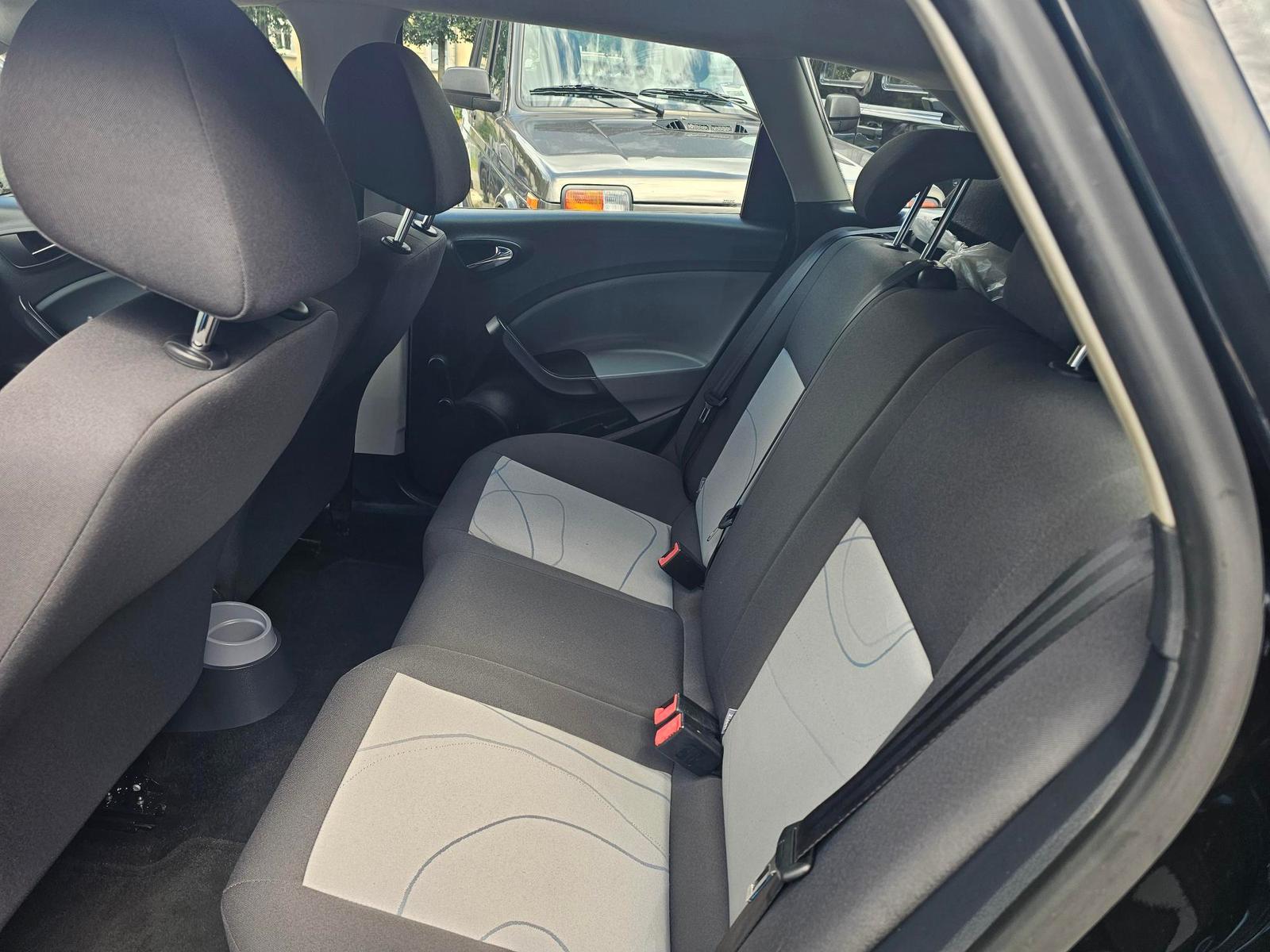 Seat Ibiza 2015 — photo 11