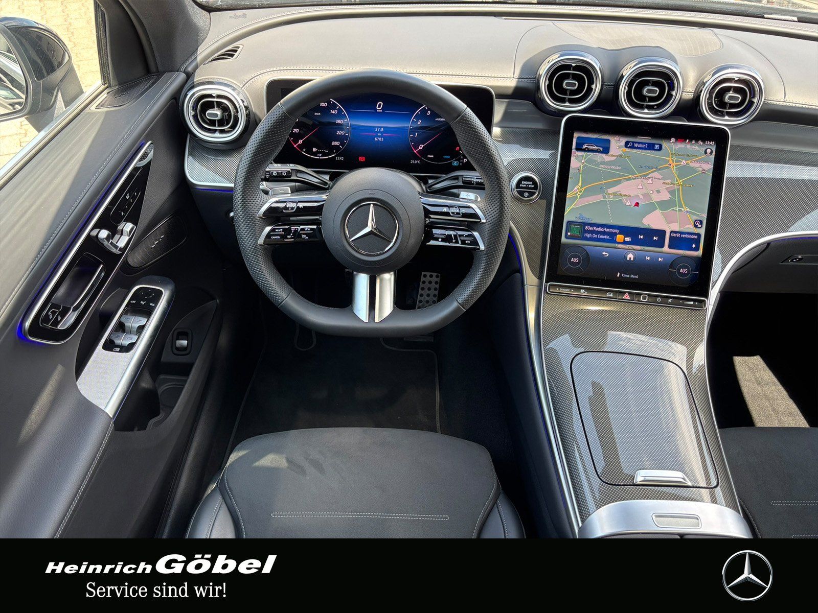 Fahrzeugabbildung Mercedes-Benz GLC 200 4M AMG*AHK*PANO*MEMORY*360°KAM*AMBIENTEB