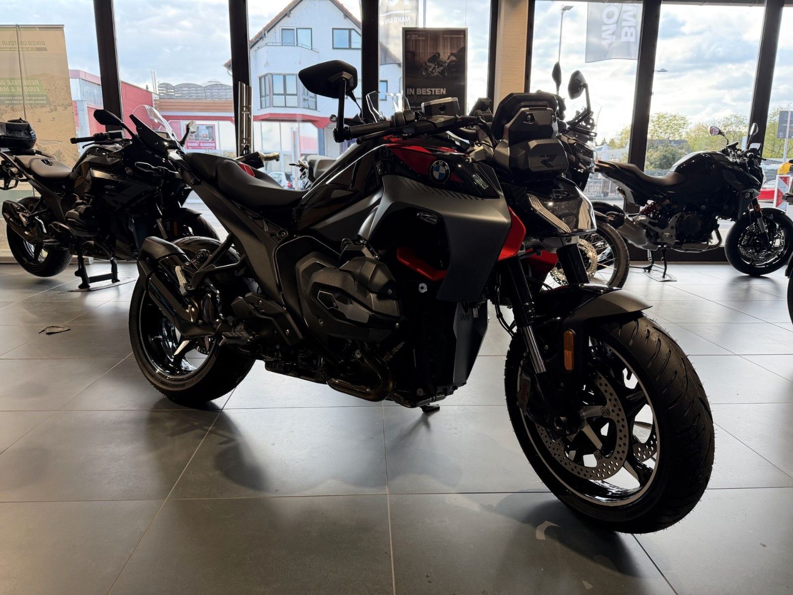 Fahrzeugabbildung BMW R1300R Option 719 4 Pakete