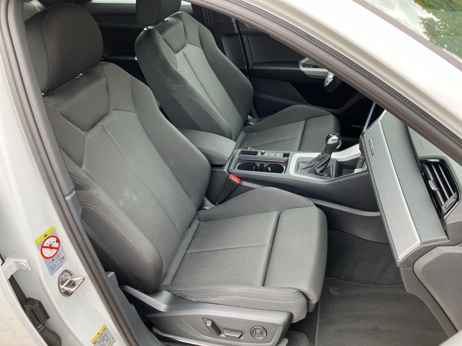 Fahrzeugabbildung Audi Q3 35 TDI quattro S-line S-tronic Navi AVC GRA R