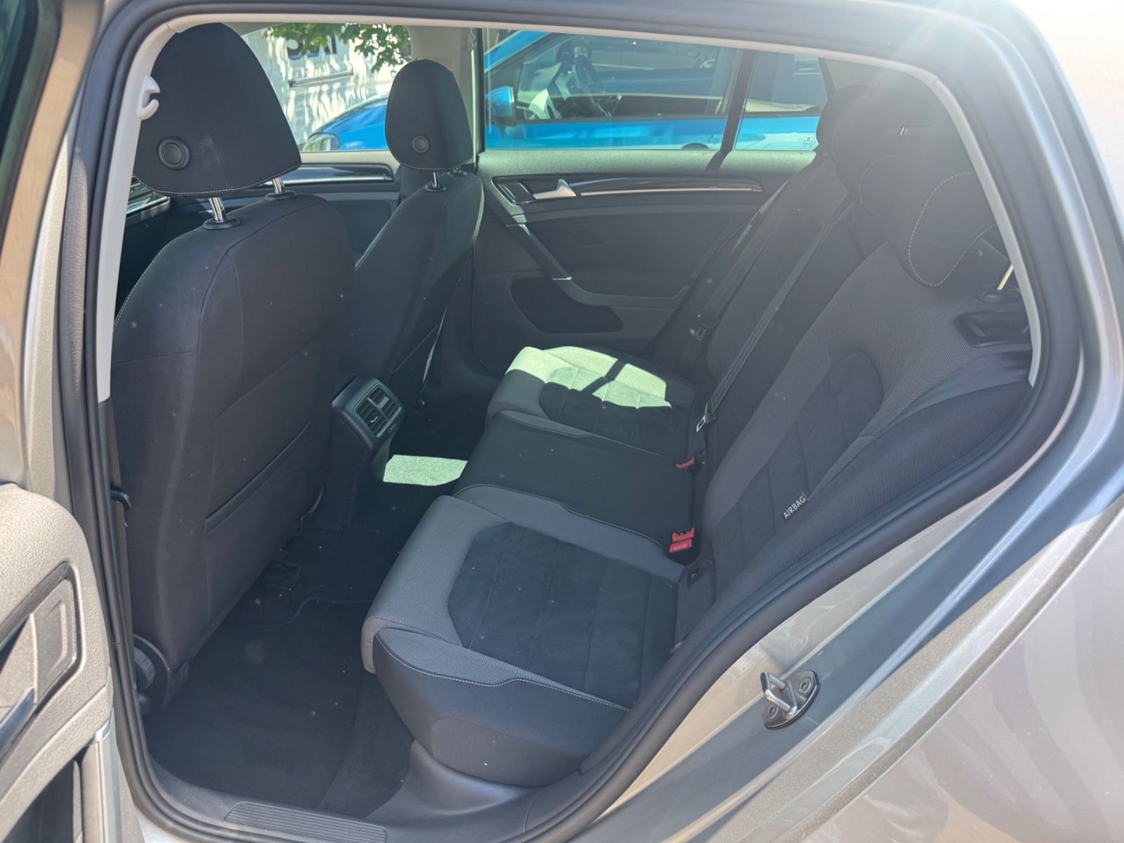 Fahrzeugabbildung Volkswagen Golf VII Lim. Highline LED+ACC+Tempomat