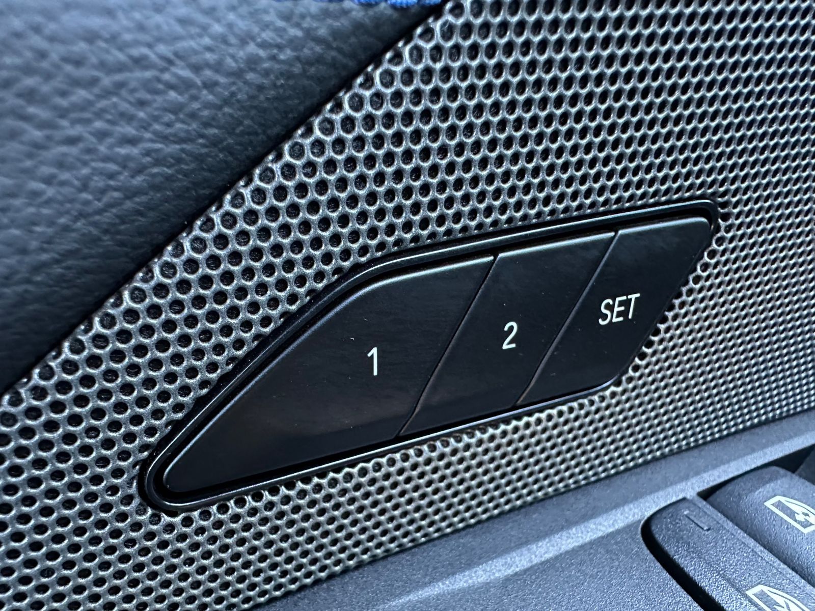 Fahrzeugabbildung BMW i4 eDrive40 Gran Coupe M-Sport NAV+LED+KAM+ACC