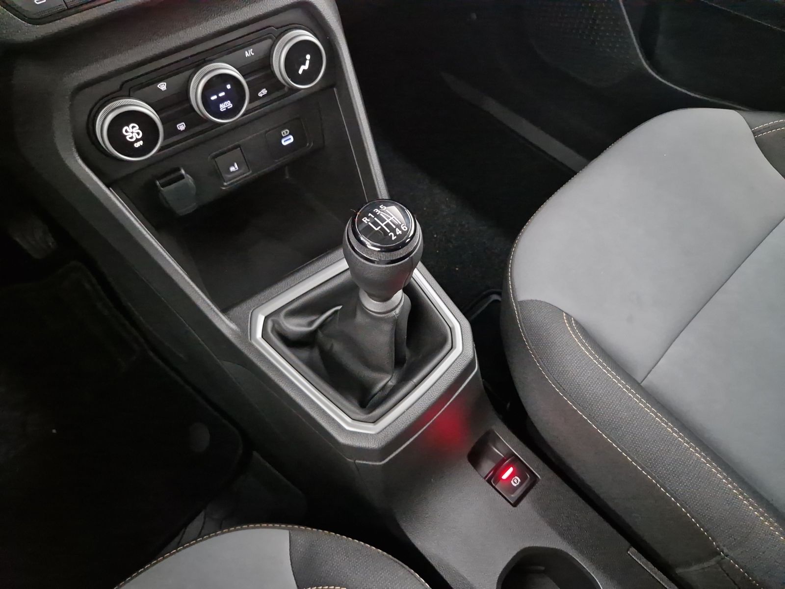 DACIA Sandero Stepway ECO-G 100 Extreme+ Navi – Bild 20