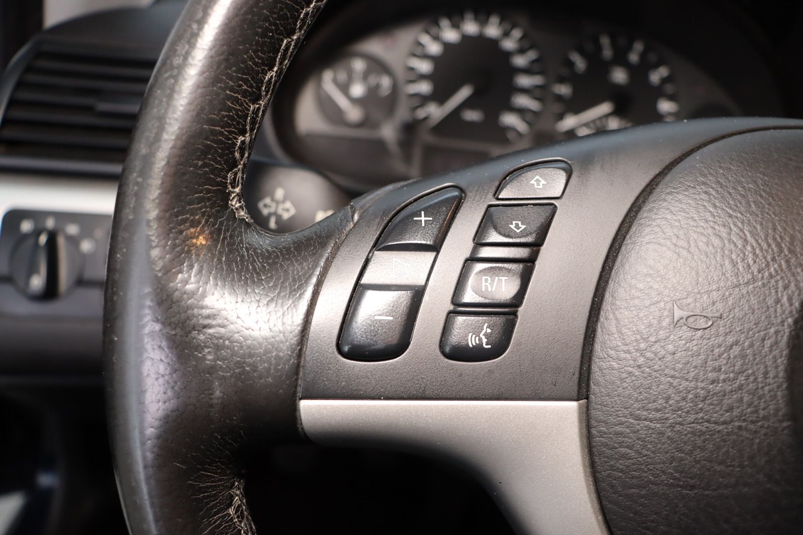 Fahrzeugabbildung BMW 320 i * Xenon * Leder * Sitzhzg. PDC