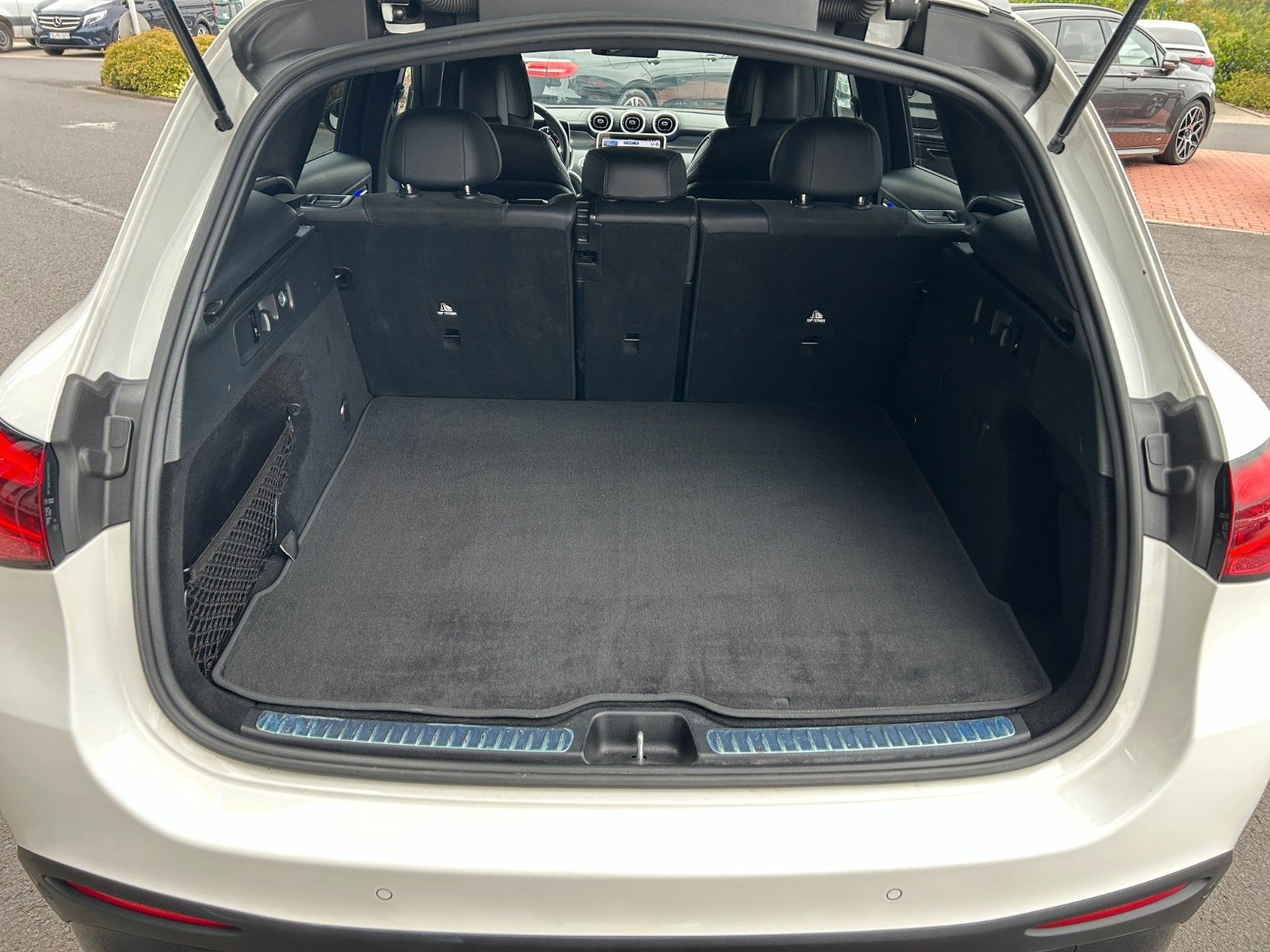Fahrzeugabbildung Mercedes-Benz GLC 220d AMG+Night+RKamera+SportfahrW+AmbientePr
