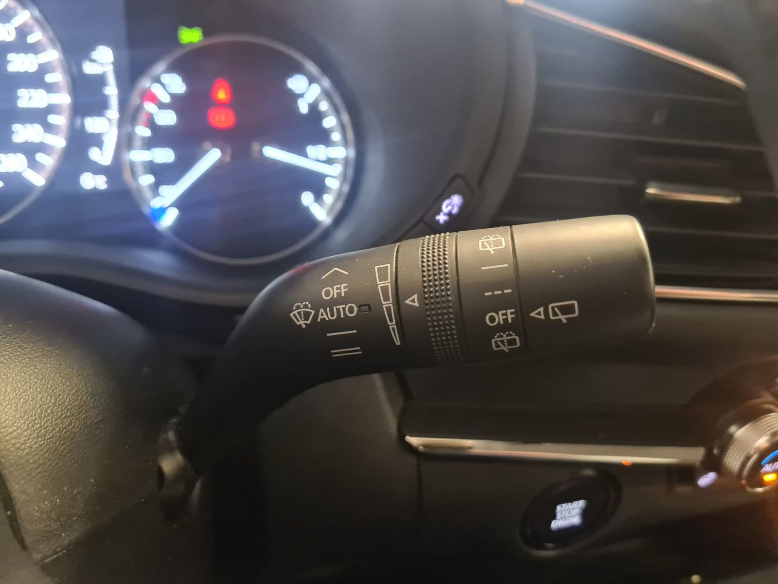 Fahrzeugabbildung Mazda CX-30 Selection 2WD/ 8.FACH BEREIFT/ AHK/ NAVI