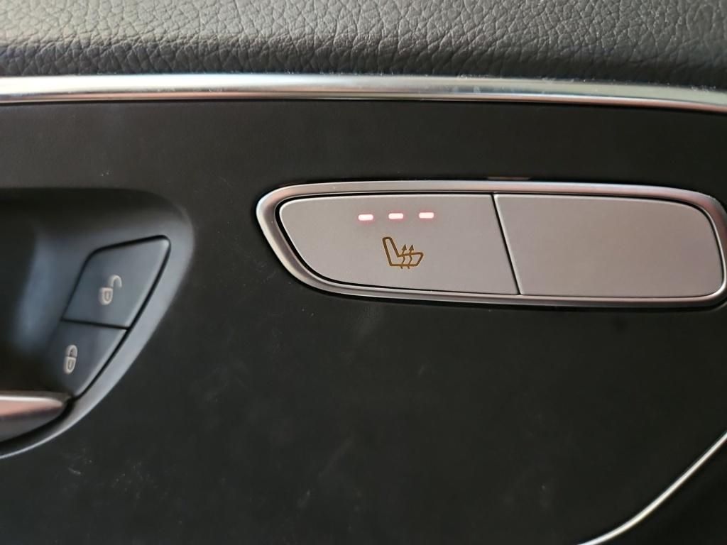 Fahrzeugabbildung Mercedes-Benz V 300 AVG extralang 4x4 8 Sitze 2,5tAHK DISTRONI
