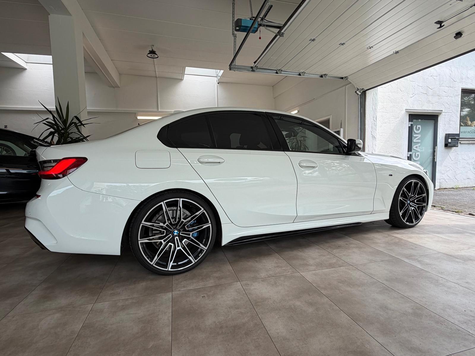 BMW 330i xDrive M Sport*Digi*20Zoll*Pano*LED*Shadow