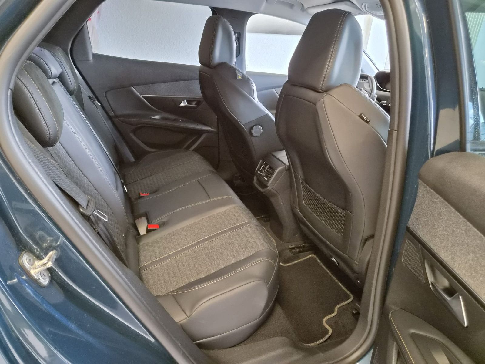 Fahrzeugabbildung Peugeot 3008 Hybrid 225 Roadtrip / LED/KAMERA/GARANTIE