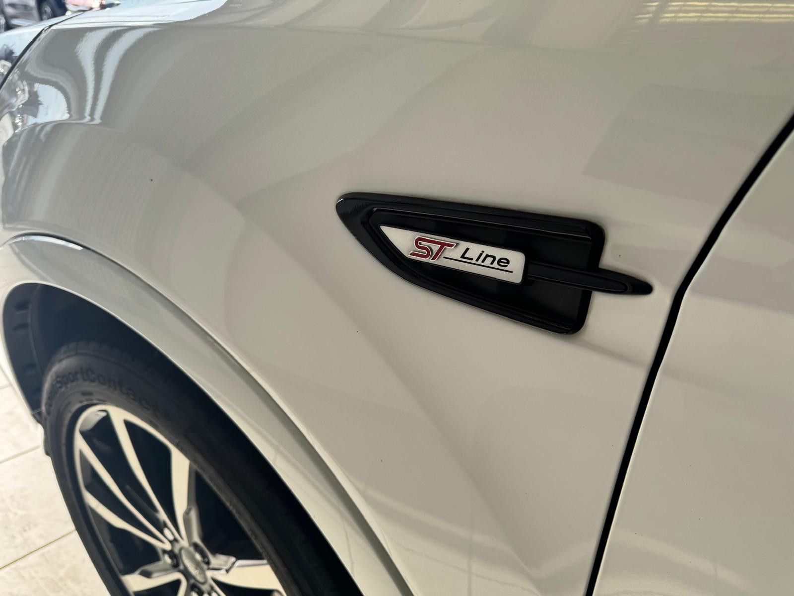 Fahrzeugabbildung Ford Kuga ST-Line / AHK/NAVI/KLIMA/8.FACH BEREIFT