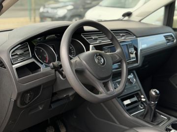 Volkswagen Touran - 9