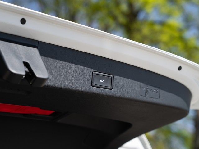 Golf VIII Variant R-Line TSI DSG 4M. Black Style