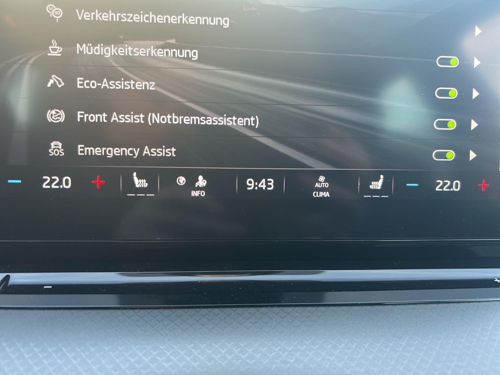 Fahrzeugabbildung SKODA Octavia Combi TSI Ambition DSG LED ACC AID NAVI